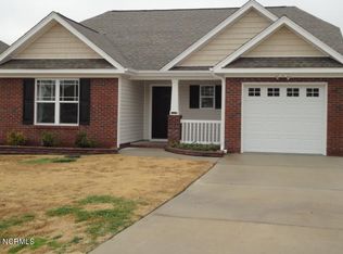 102 Falcon Landing Ct, New Bern, NC 28560