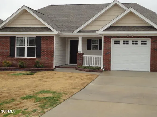 102 Falcon Landing Court, New Bern, NC 28560