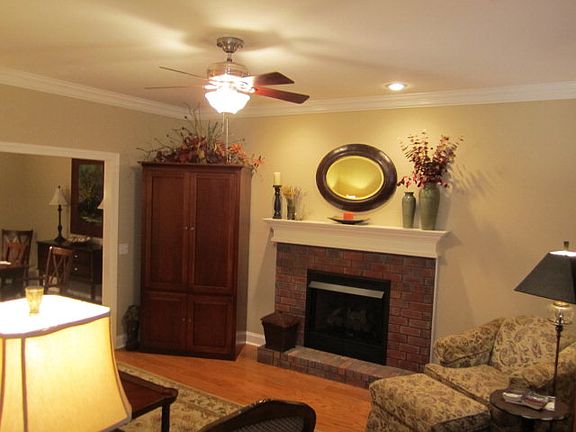 2nd image of 120 Twin Gates Dr