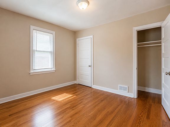 5th image of 225 Sprucewood St
