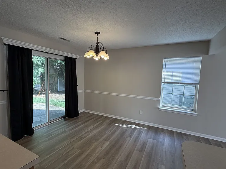 137 Camforth Dr — Photo 5