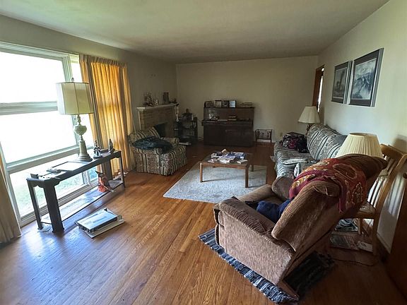 4th image of 209 Cambridge Dr