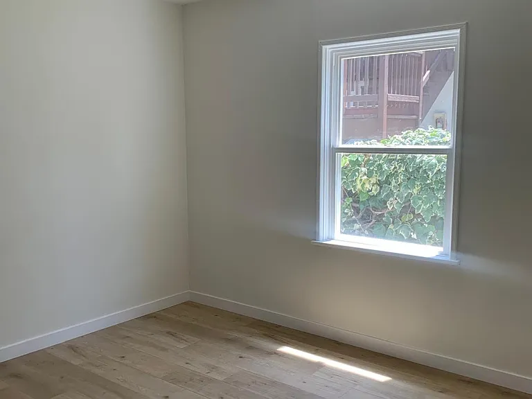 4442 Tobias Ave — Photo 7