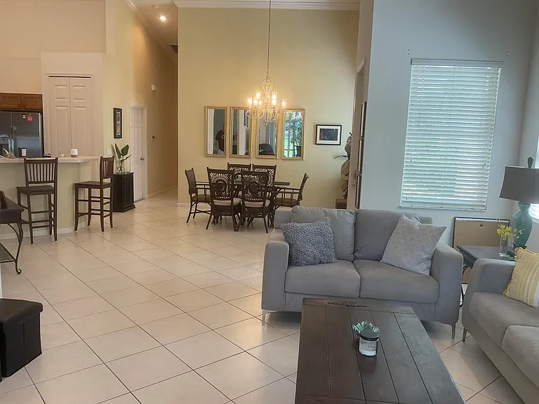 9201 Wentworth Ln — Photo 8