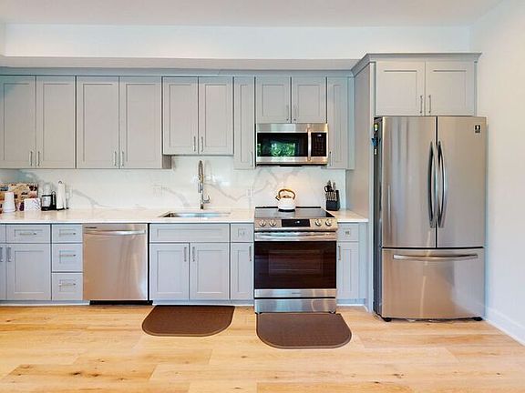 5th image of 3934 10th St NE #4