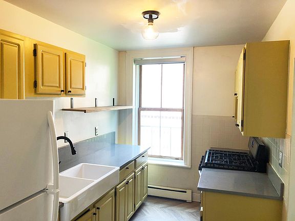 2nd image of 170 1st St #1