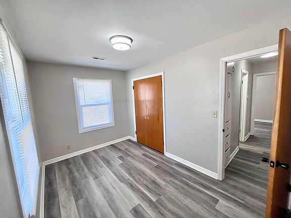 4th image of 1610 5th Ave #B