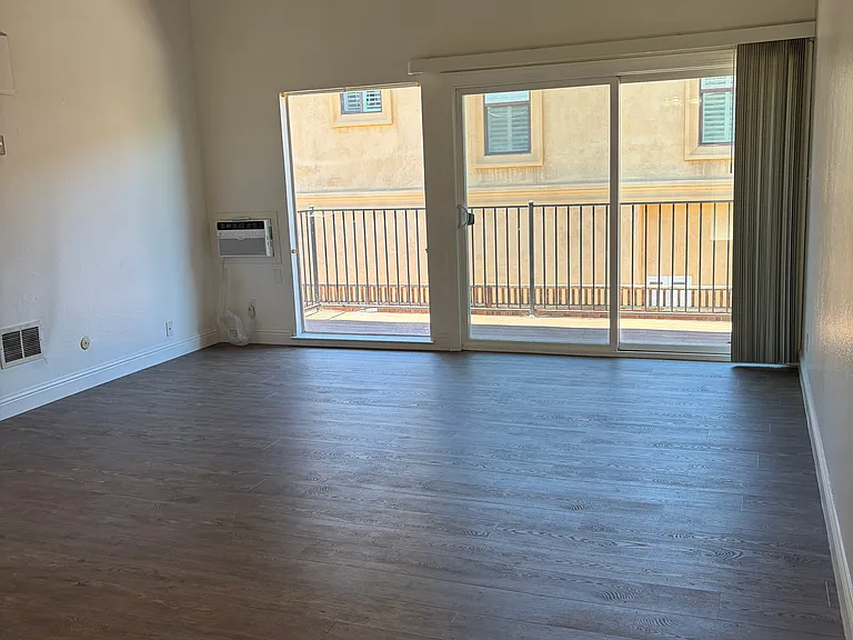 852 Division St #10 — Photo 9