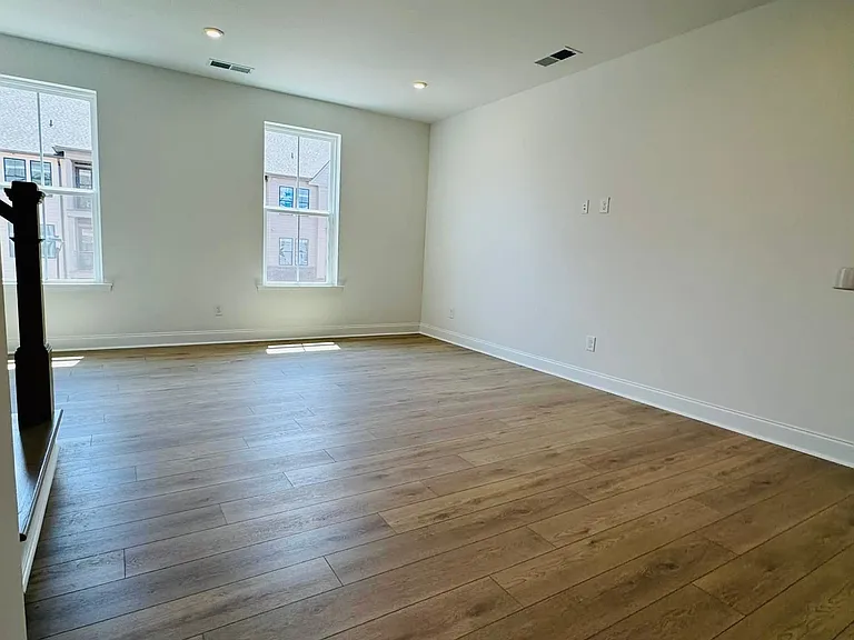 7044 Westrow Ave — Photo 15