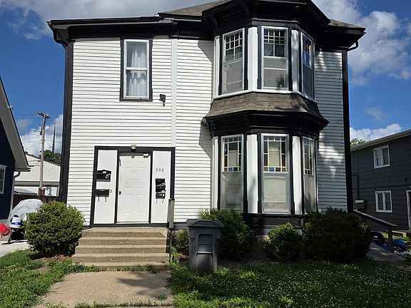 2nd image of 808 Congress St