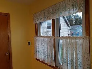 1010 Farrington St — Photo 24