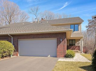 1152 Hollybrook Dr, Wayzata, MN 55391