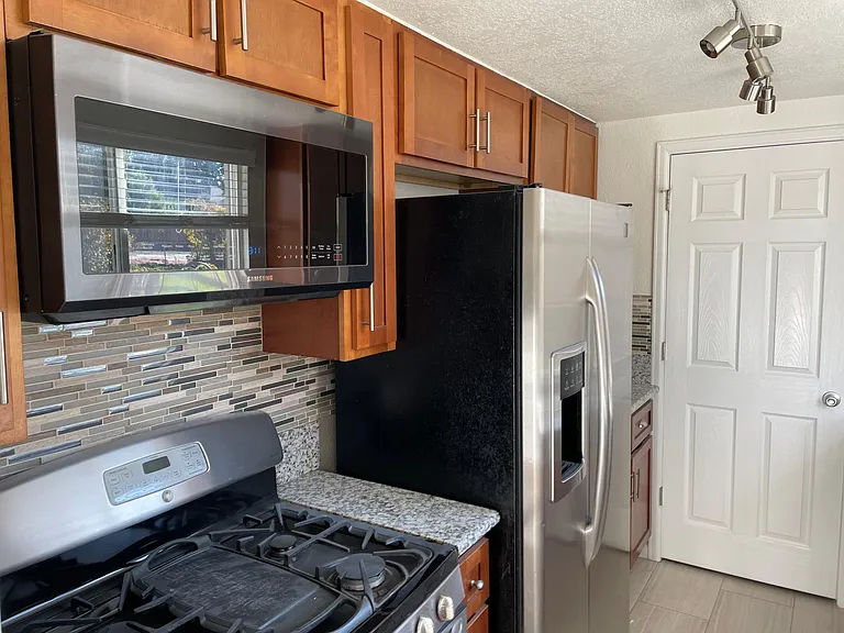1245 Spruce St — Photo 2