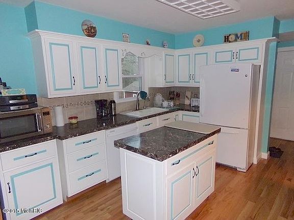 3rd image of 190 Homer Ln