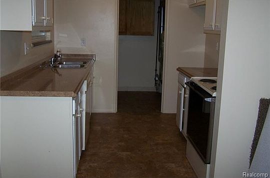 4th image of 39752 Village Wood Cir #379