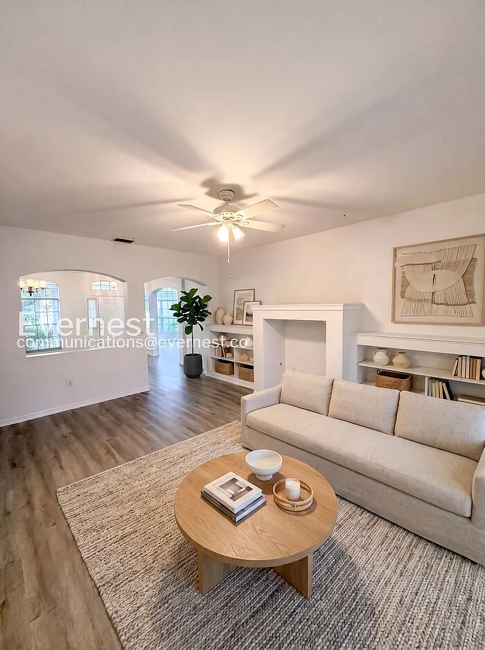 3 bed, 2.0 bath, 2127 sqft, $2,800 — Photo 3