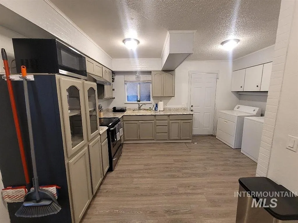 2 bed, 1000 sqft, $1,400 — Photo 3