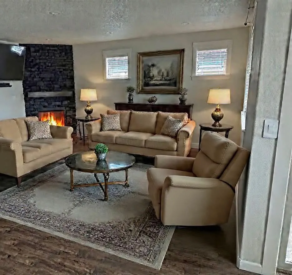 3 bed, 1663 sqft, $2,800 — Photo 2