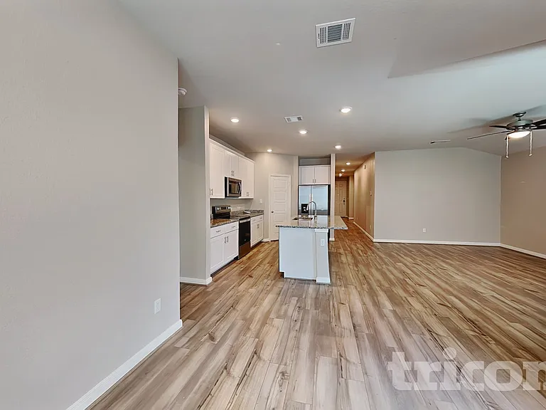 5816 Zoey Way — Photo 3