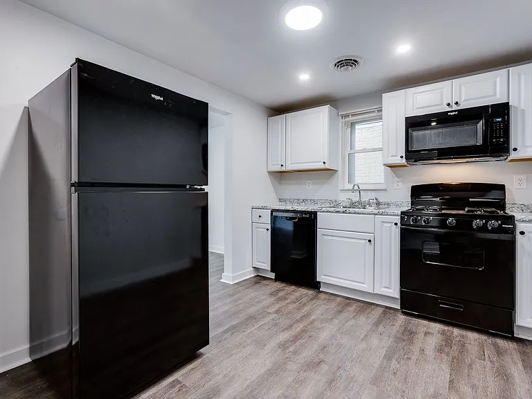 908 Penn St #FRONT — Photo 15