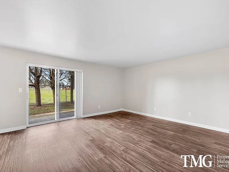 Kings Meadow Apartments — Photo 42