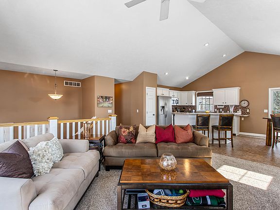 5th image of 1404 Woodfield Ln