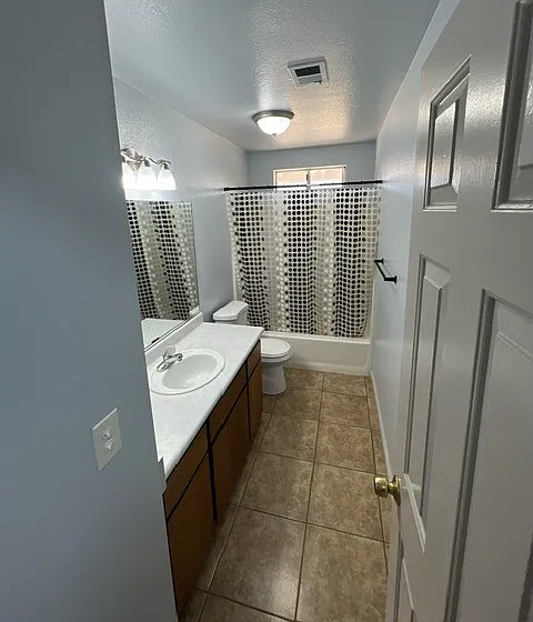 3 bed, 1301 sqft, $2,000 — Photo 4