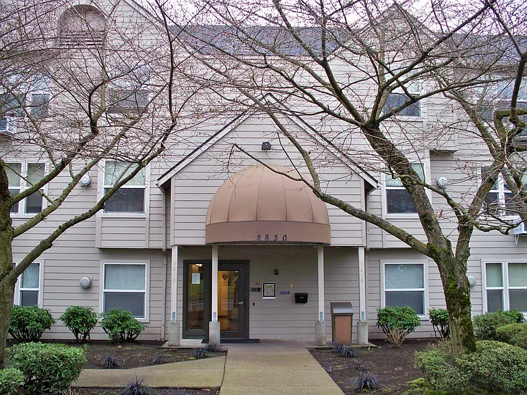 Caritas Plaza — Photo 2