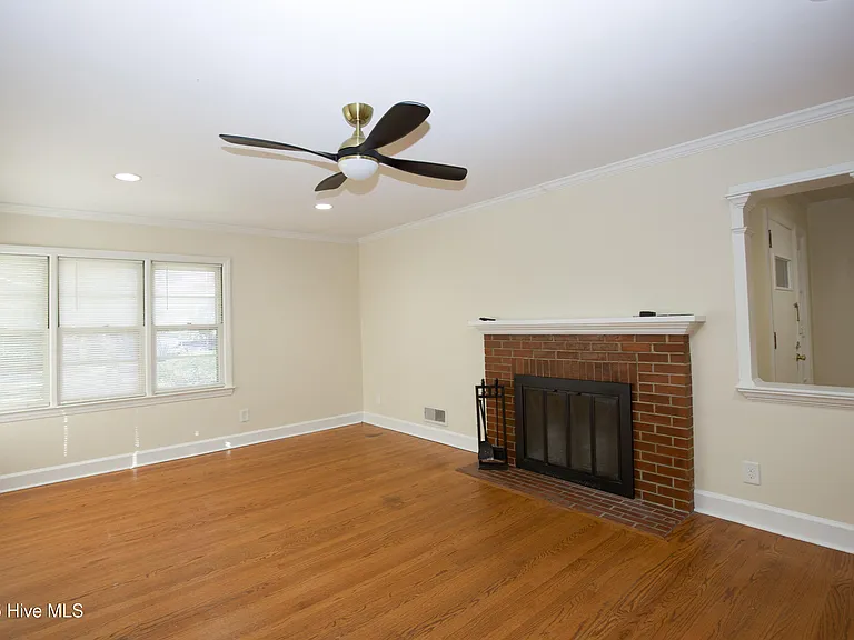345 E New Hampshire Ave — Photo 7