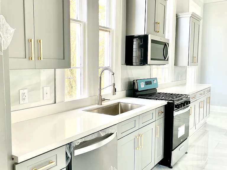 2403 Carondelet St #E — Photo 10