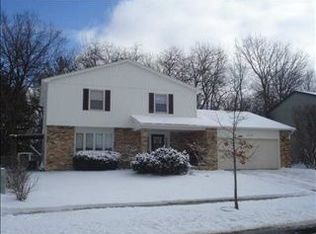 2006 Hidden Lake Dr, Bloomington, IL 61704