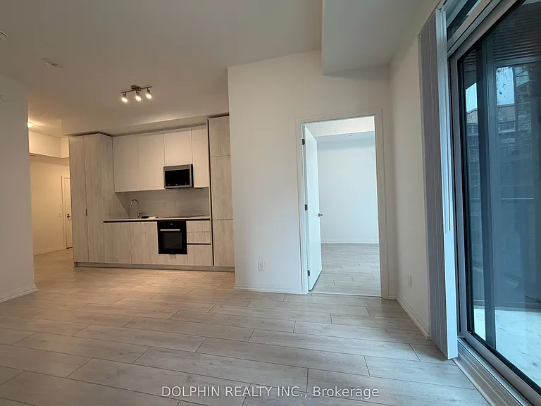 400 King St W #722 — Photo 11