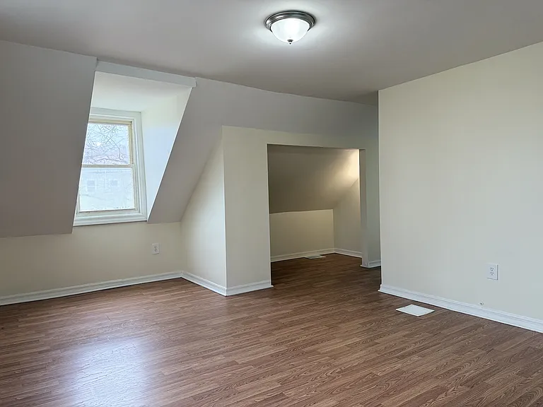 8307 S Buffalo Ave #1 — Photo 3