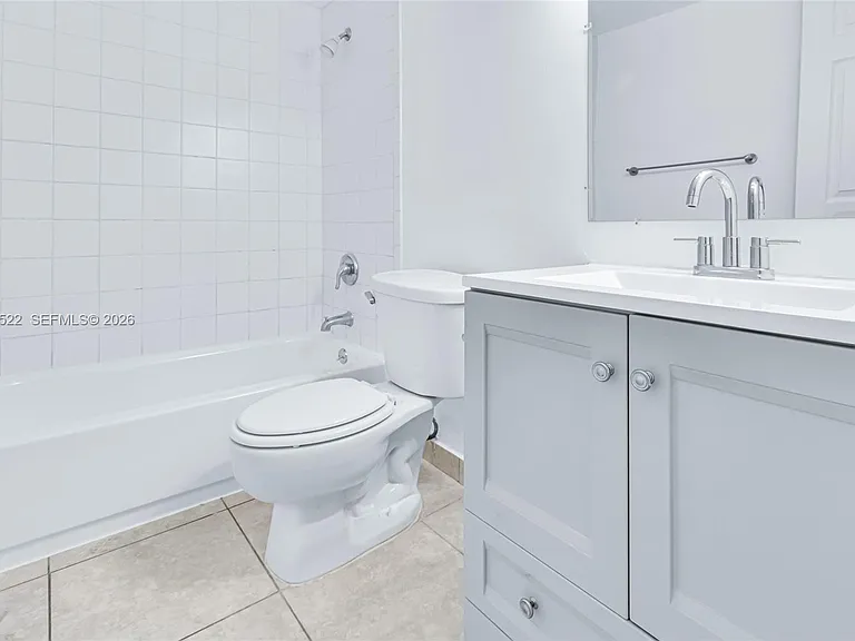 711 NE 2nd Ave #202 — Photo 9