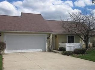 913 Knollcrest Ct, Akron, OH