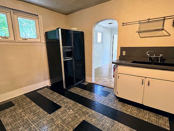 3rd image of 156 Eastern Ave NE #2