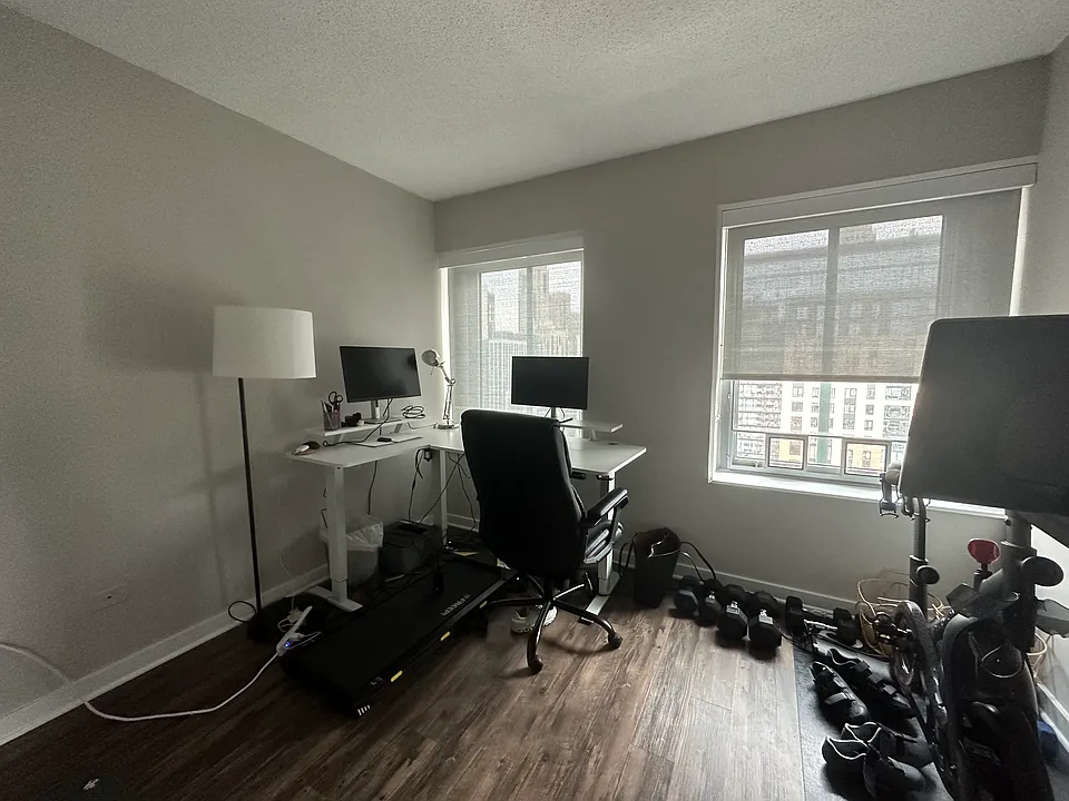This is the secondary bedroom.