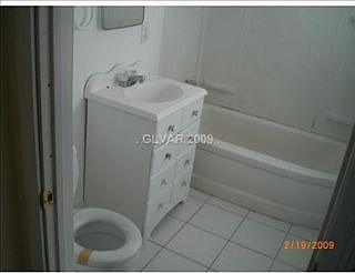 3rd image of 3642 Hilo Ave