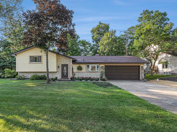3849 Maple Ln, Berrien Springs, MI 49103