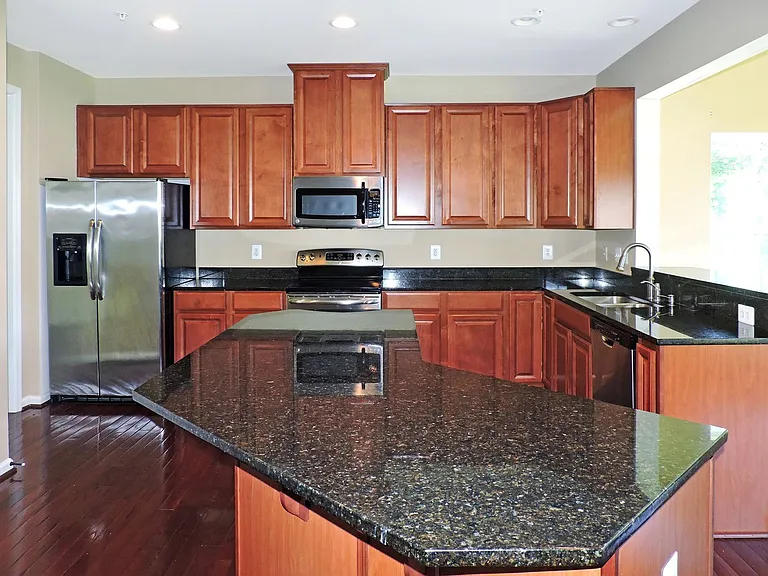 9166 Beechdale Ct — Photo 2