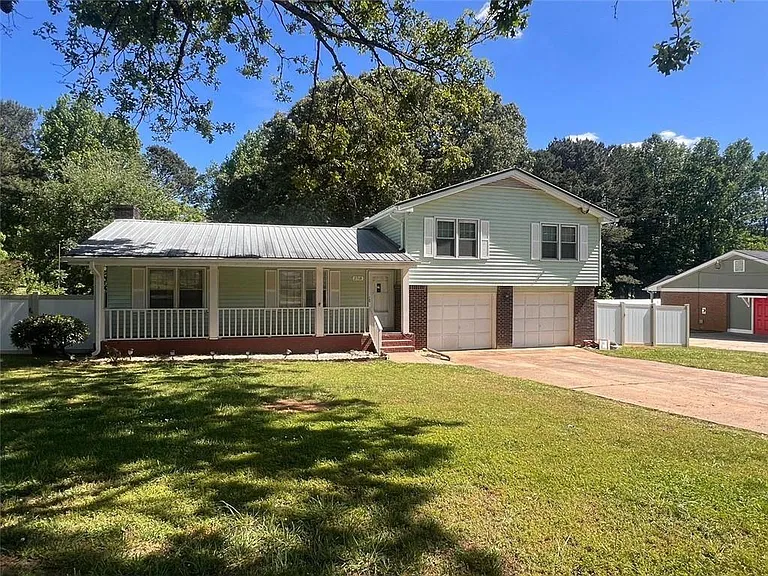2768 Majestic Cir — Photo 2