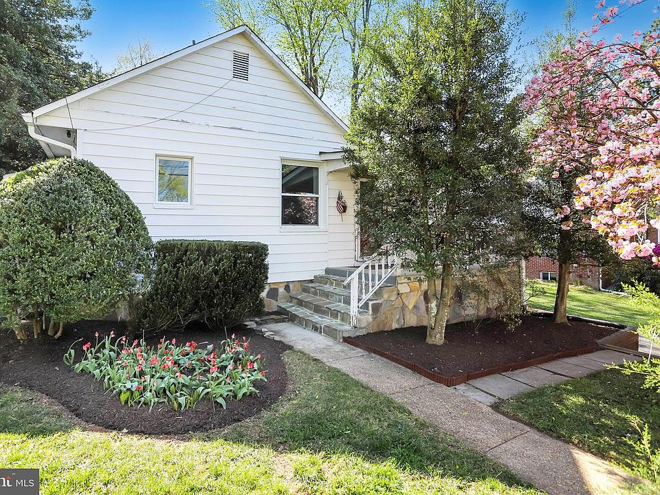 1st image of 209 Cedar Ave