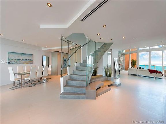 5th image of 300 S Pointe Dr #Lp4004
