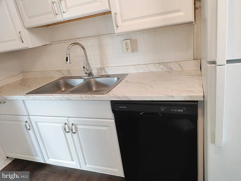 616 George St — Photo 7