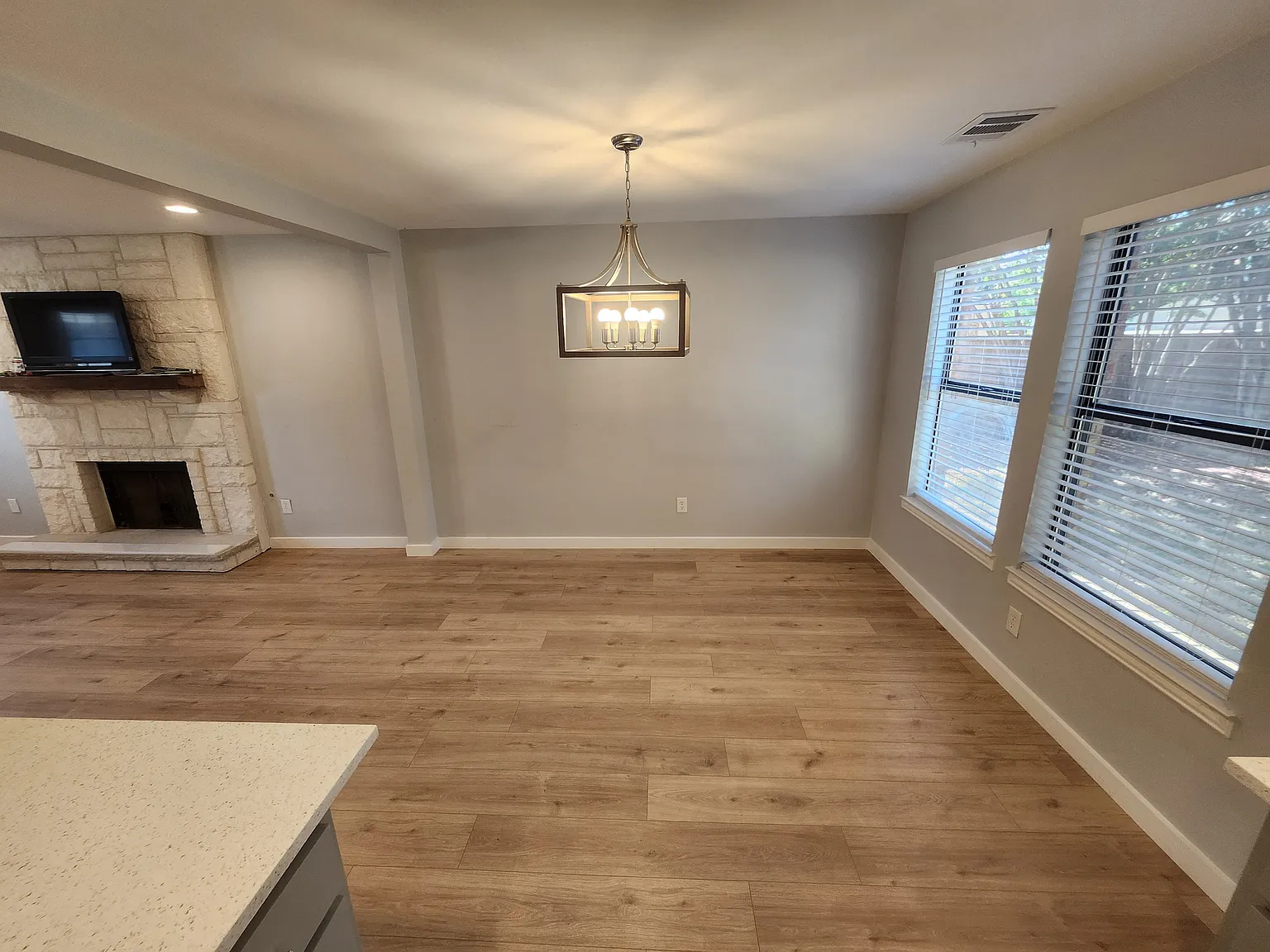 3 bed, 2.5 bath, 1624 sqft, $2,895 — Photo 2