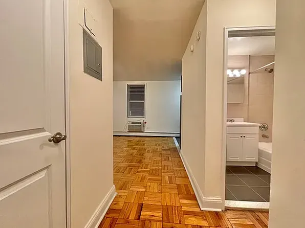 139-21 85th Drive image 2 of 6