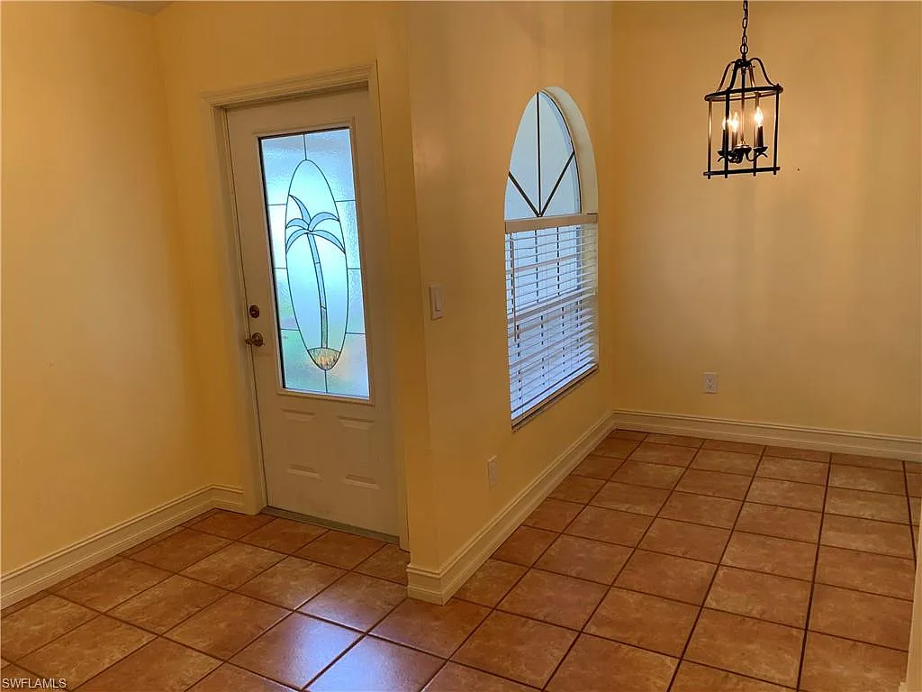 3 bed, 2.0 bath, 1350 sqft, $2,700 — Photo 4