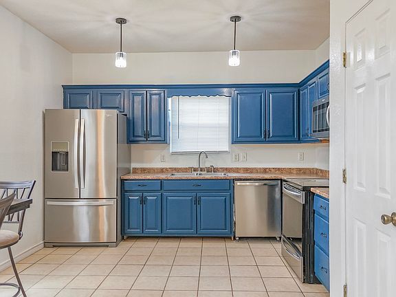 2nd image of 501 E Rodriguez St