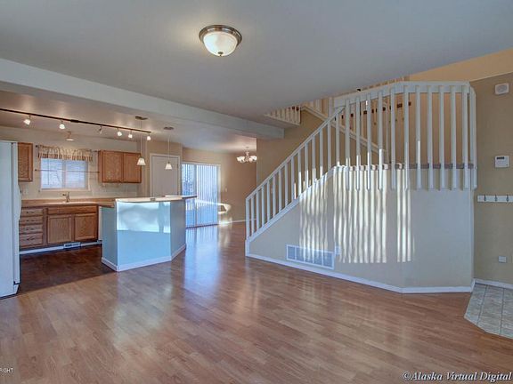5th image of 2300 N Manhattan Way
