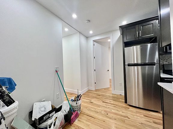 5th image of 392 S 5th St APT 20